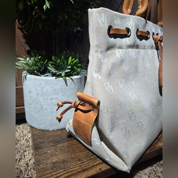 Dooney & Bourke White Satchel - Picture 5 of 10
